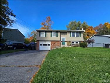 4139 Orion , Liverpool, NY 13090