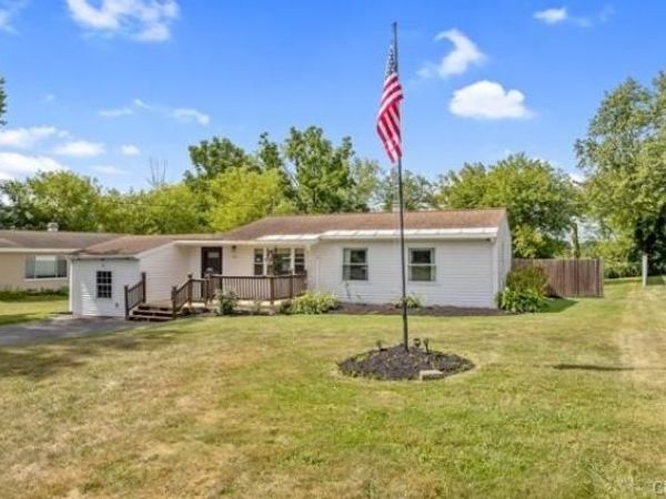 8271 Hamilton Drive , Baldwinsville, NY 13027