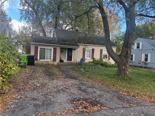 214 W Molloy Road , North Syracuse, NY 13211