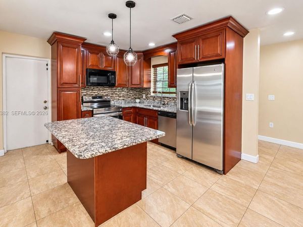 859 Caroline Cir , Palm Beach, FL 33413