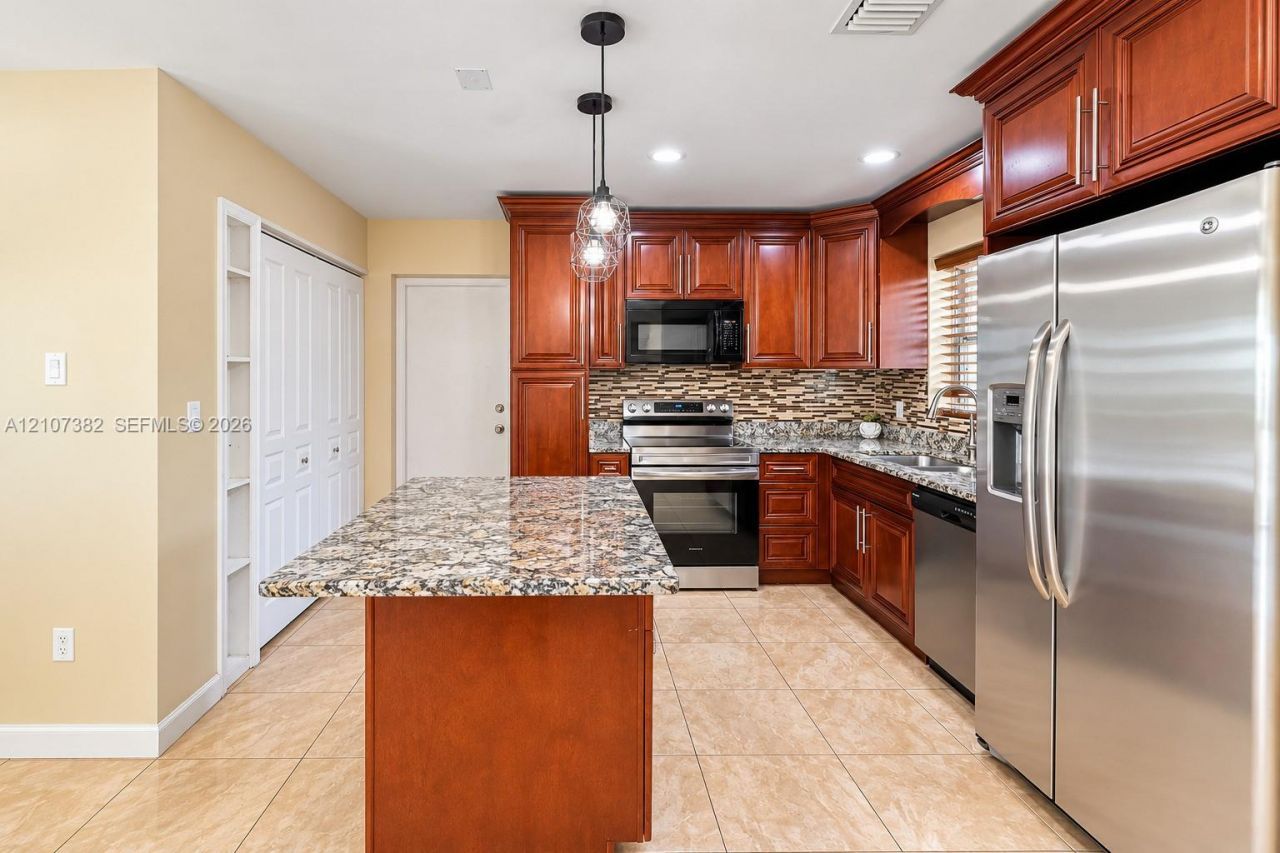 859 Caroline Cir , Palm Beach, FL 33413 Photo