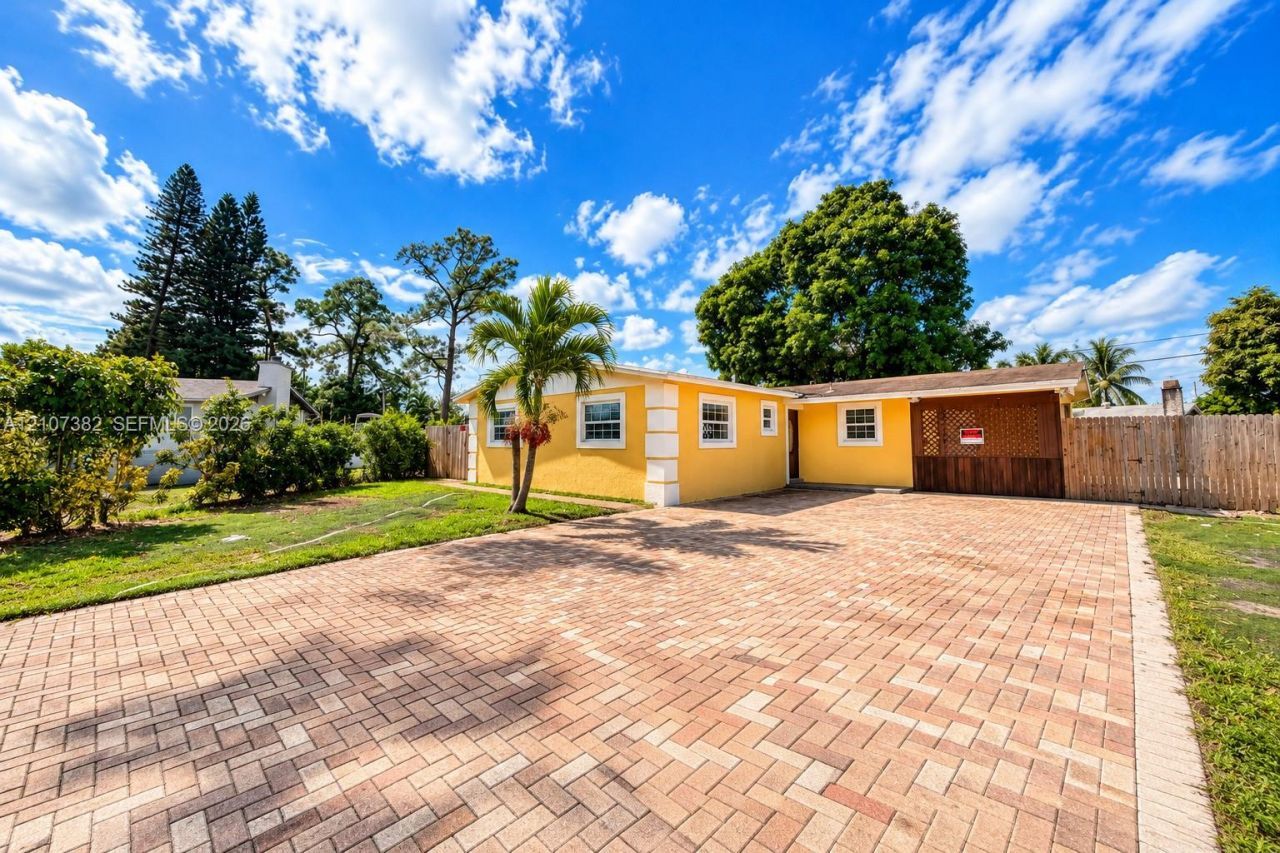 859 Caroline Cir , Palm Beach, FL 33413 Photo