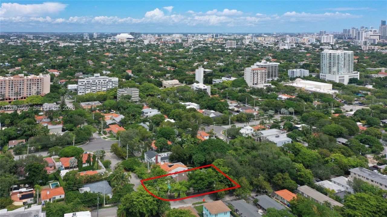 2920 SW 1st Ave , Miami, FL 33129 Photo