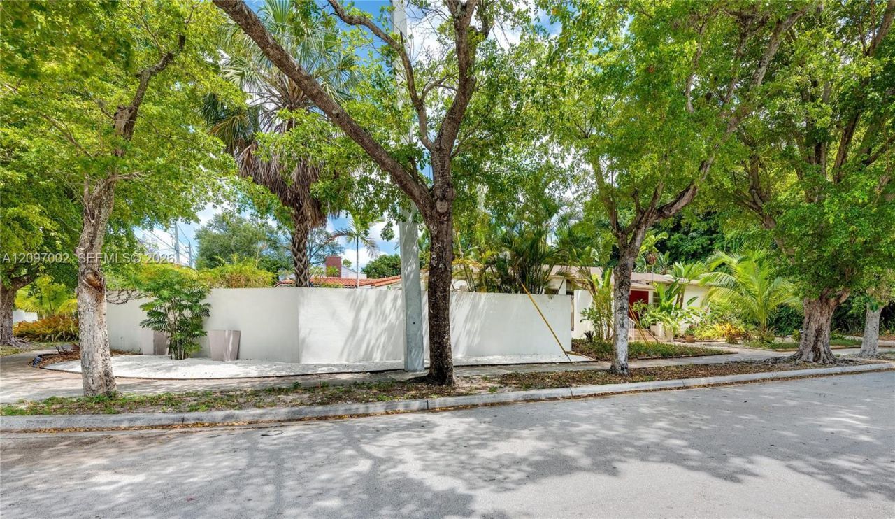 2920 SW 1st Ave , Miami, FL 33129 Photo