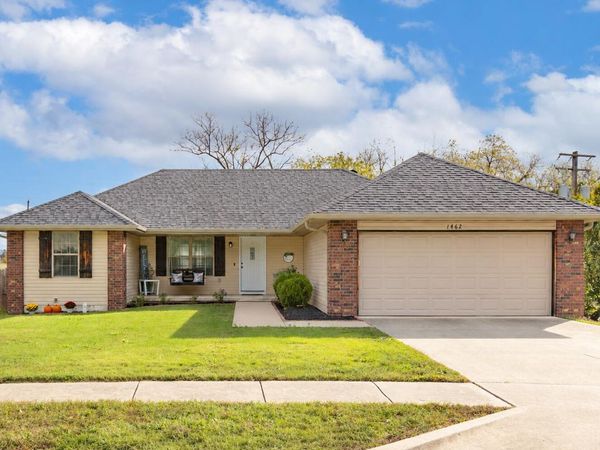 1462 S Tomahawk Avenue , Republic, MO 65738