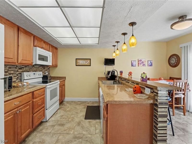 566 Crackel Road, Aurora, OH 44202 Photo 5