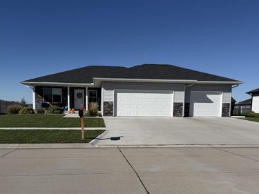 1209 Cottage Park Drive, Aurora, NE 68818