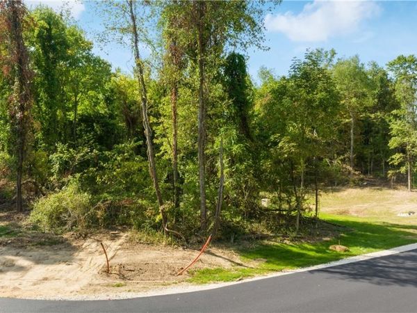 4710 Pinecrest Drive , Uniontown, OH 44685
