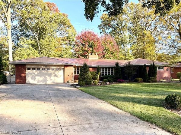 1998 Roberts Lane NE, Warren, OH 44483