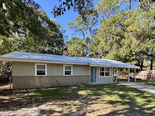 68 Choctaw Circle, Ocean Springs, MS 39564