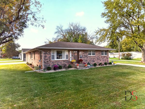 381 S Hossack Street , Seneca, IL 61360