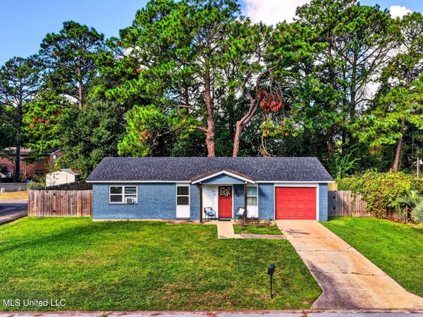 2713 State Street, Gautier, MS 39553
