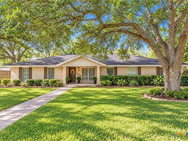 1210 E Gonzales Street , Yoakum, TX 77995