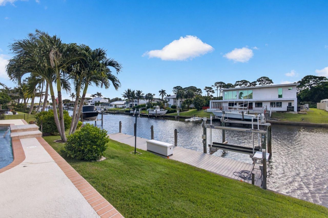 8460 SE Sabal Street, Hobe Sound, FL 33455 Photo