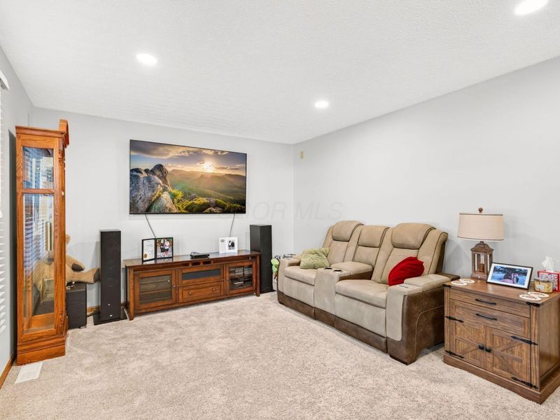 6883 Bay Forest Drive, Westerville, OH 43082 Photo 12