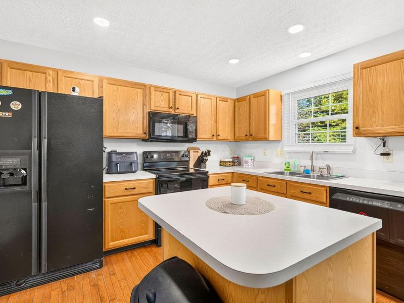 6883 Bay Forest Drive, Westerville, OH 43082 Photo 5