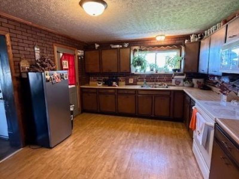 229 E State Street, Newcomerstown, OH 43832 Photo 16