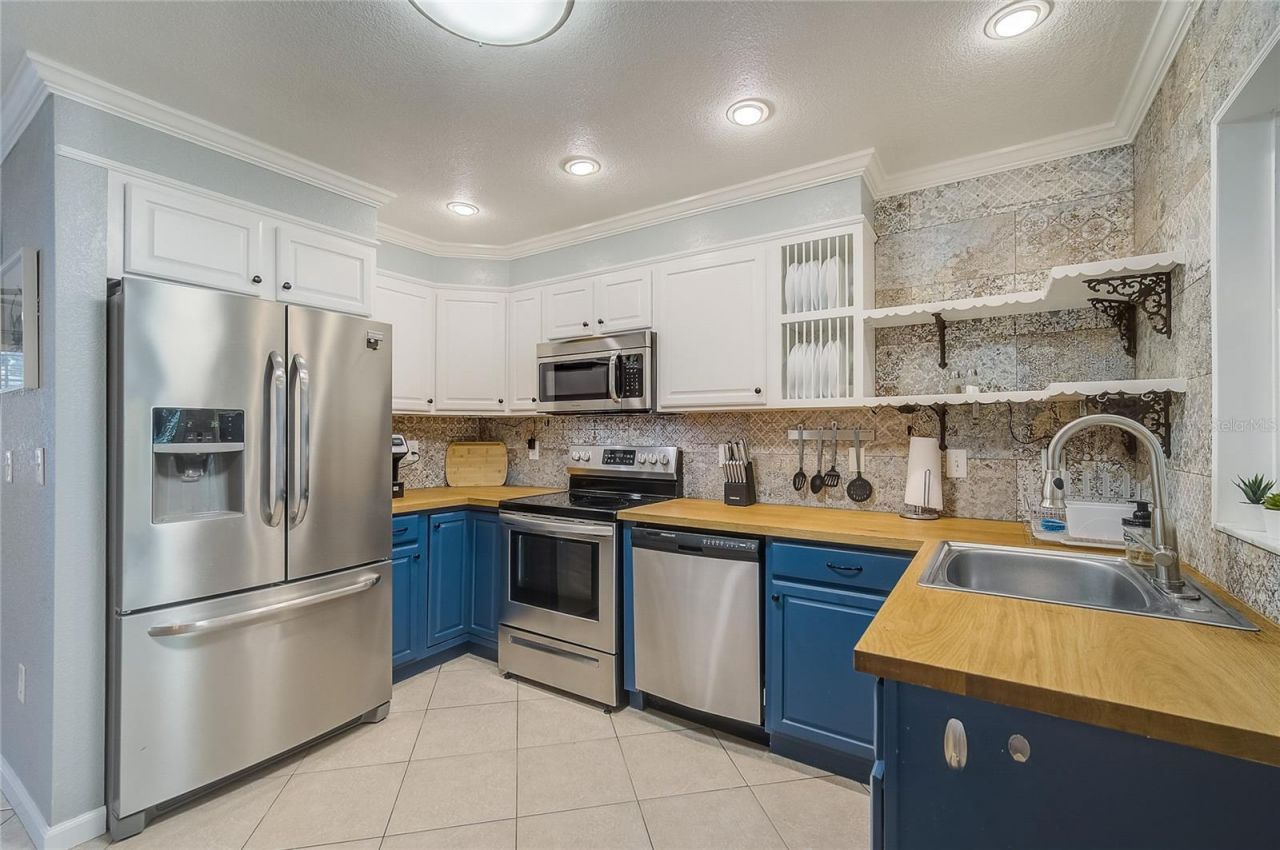 426 Eagles Nest Lane , Sarasota, FL 34243 Photo