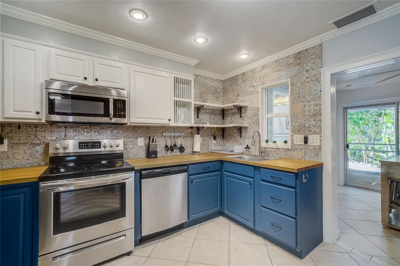 426 Eagles Nest Lane , Sarasota, FL 34243 Photo