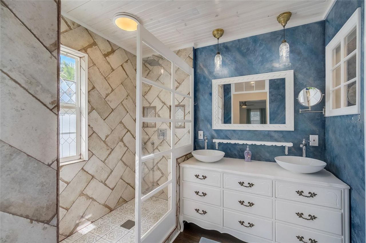 426 Eagles Nest Lane , Sarasota, FL 34243 Photo