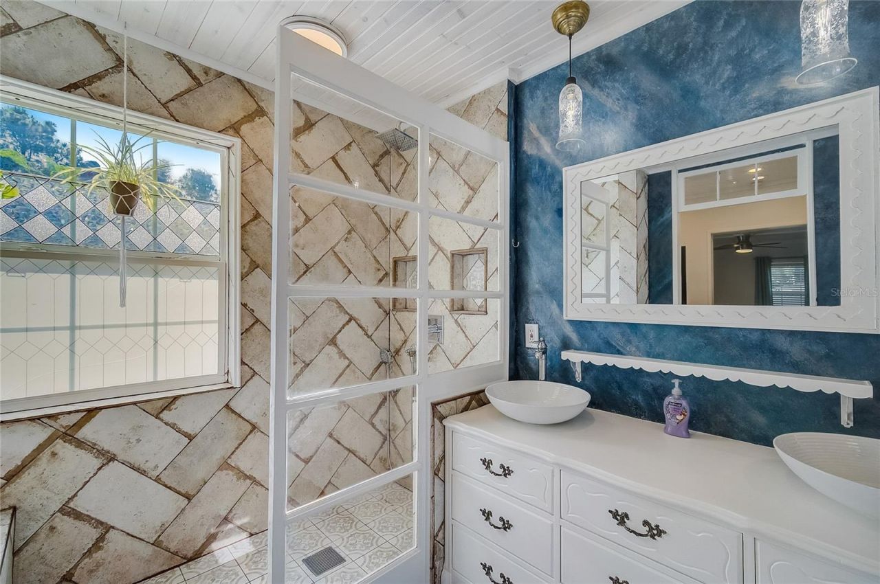 426 Eagles Nest Lane , Sarasota, FL 34243 Photo