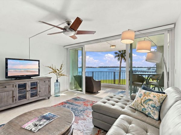 8200 Lakeshore Drive, Unit 2020, Hypoluxo, FL 33462