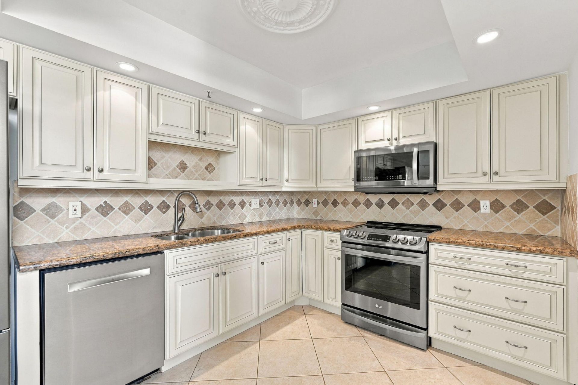 8200 Lakeshore Drive, Unit 2020, Hypoluxo, FL 33462 Photo