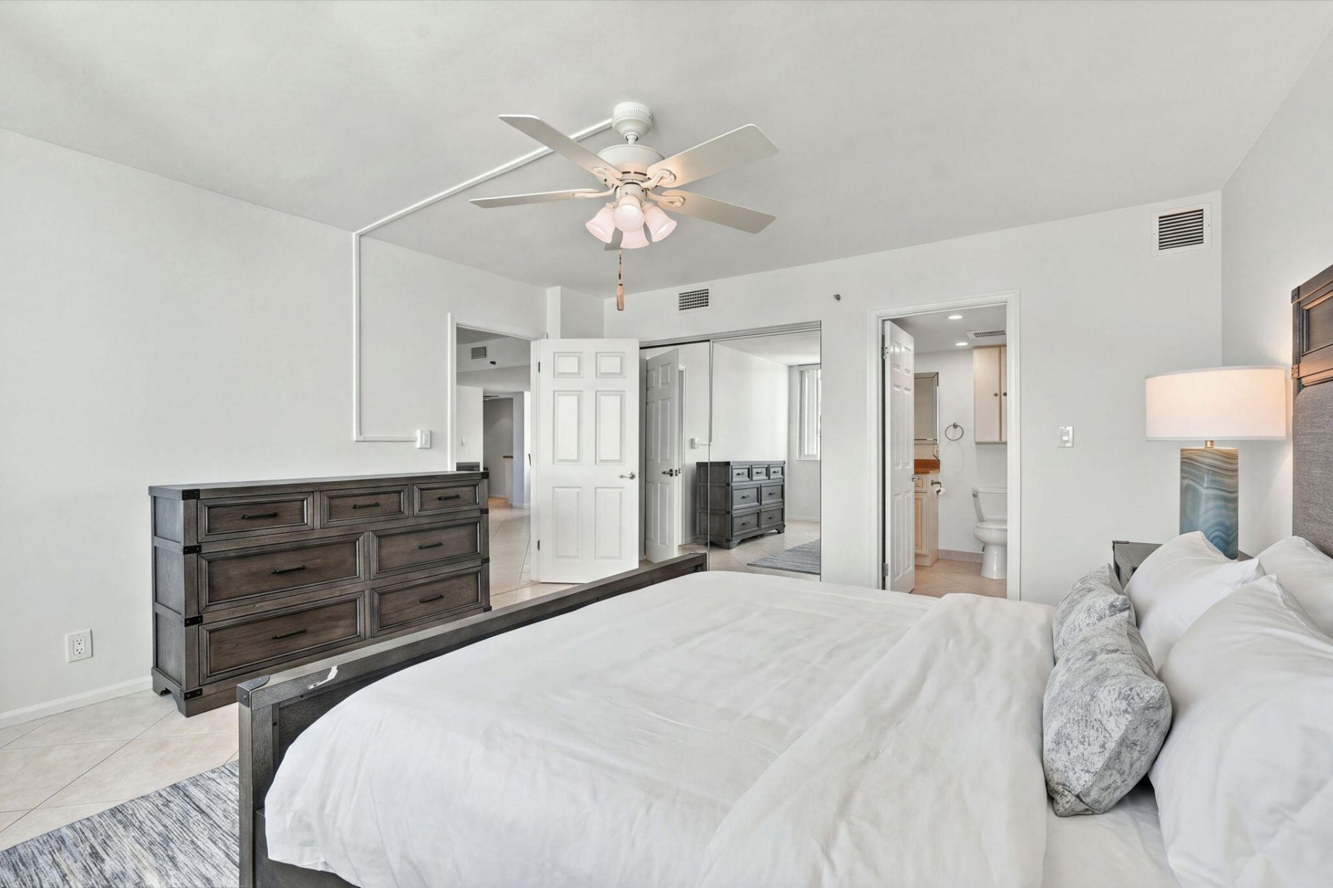 8200 Lakeshore Drive, Unit 2020, Hypoluxo, FL 33462 Photo