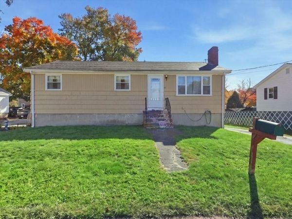13 Horton St, Taunton, MA 02780