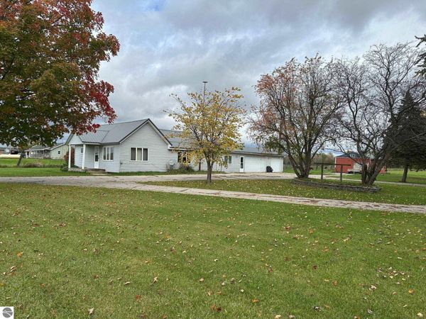 11627 Green S, Riverdale, MI 48877