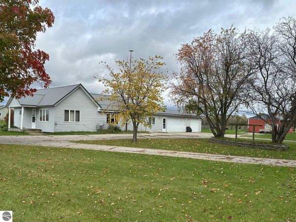 11627 Green S, Riverdale, MI 48877