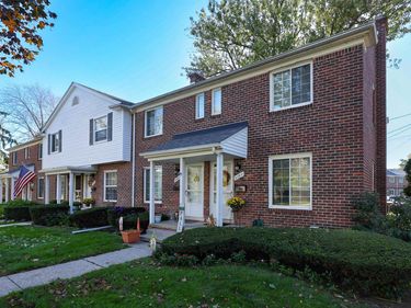 22911 Gary Lane, Saint Clair Shores, MI 48080