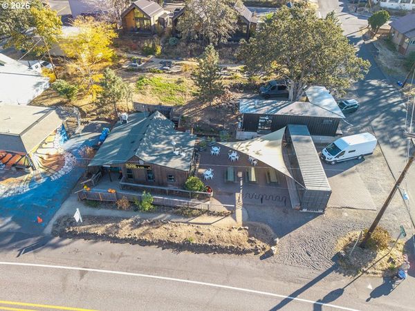 1104 1ST AVE, Mosier, OR 97040