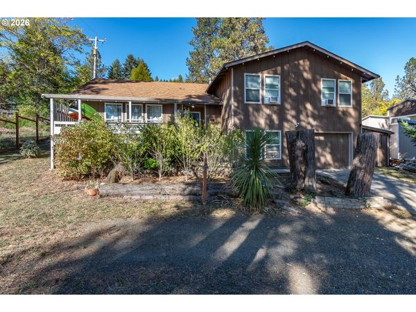 441 E SIXTH AVE, Sutherlin, OR 97479
