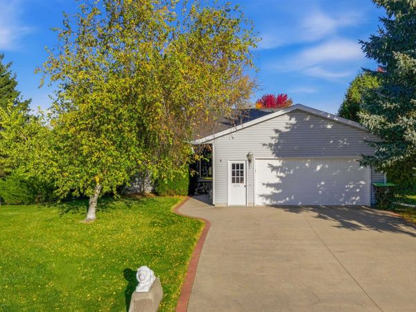 1036 S Georgetown Terrace, Beaver Dam, WI 53916