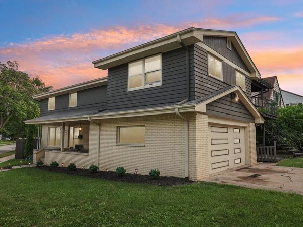 9625 W Metcalf PLACE, Milwaukee, WI 53222