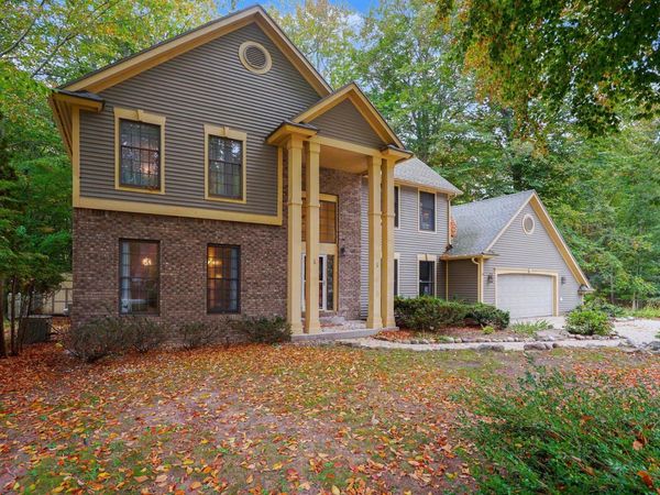 945 W Wellington Court, Muskegon, MI 49441
