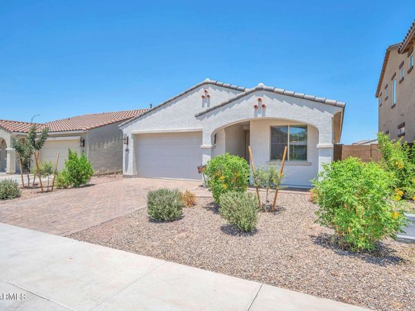 8830 W PASADENA Avenue, Glendale, AZ 85305