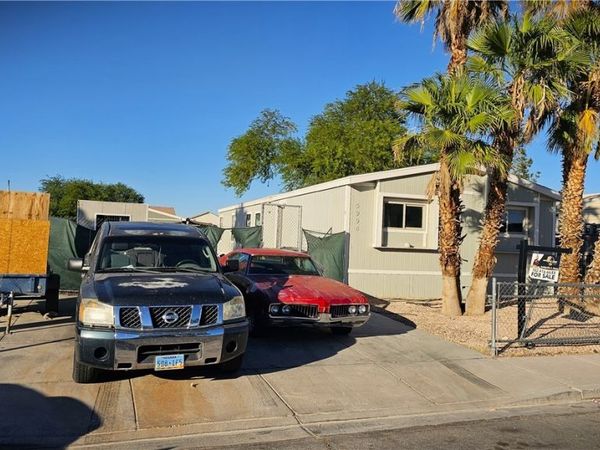 5998 Castlemont Avenue, Las Vegas, NV 89156