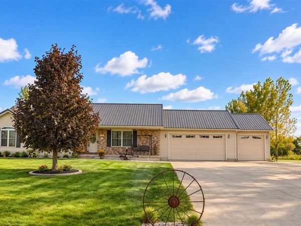 1452 Ivory Ave, Tipton, IA 52772