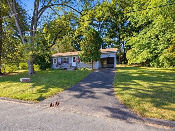 20 Deerfield Dr, Northampton, MA 01062