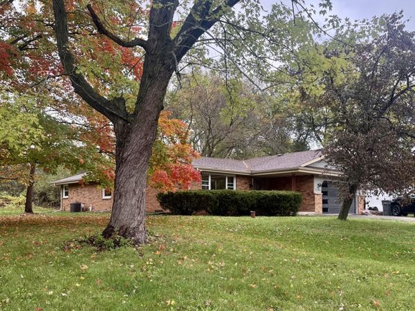 W135S6493 Windsor Rd, Muskego, WI 53150