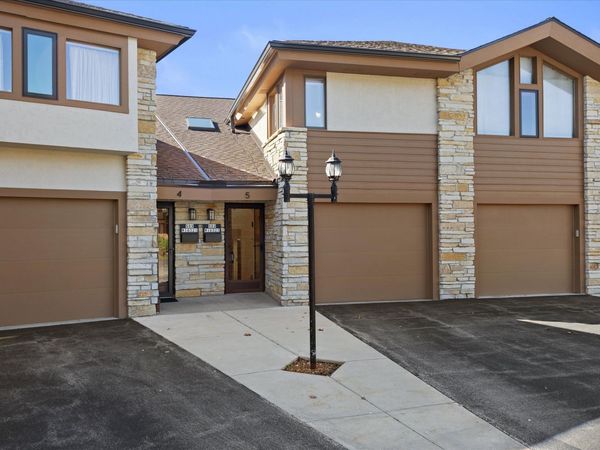 N89W16323 Main St, Unit B5, Menomonee Falls, WI 53051