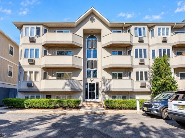 776 N 6Th St, Newark, NJ 07107