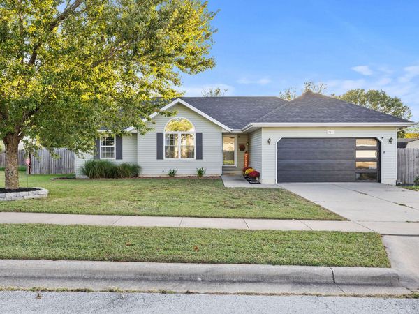 720 N Windmill Place , Republic, MO 65738