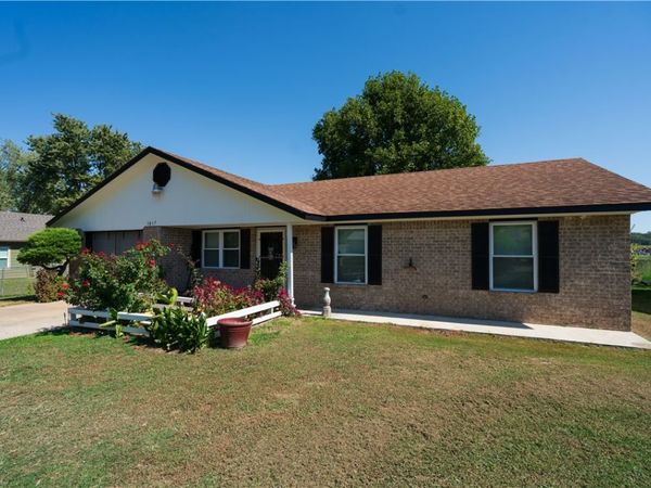 1817 Green Acres Circle , Springdale, AR 72764