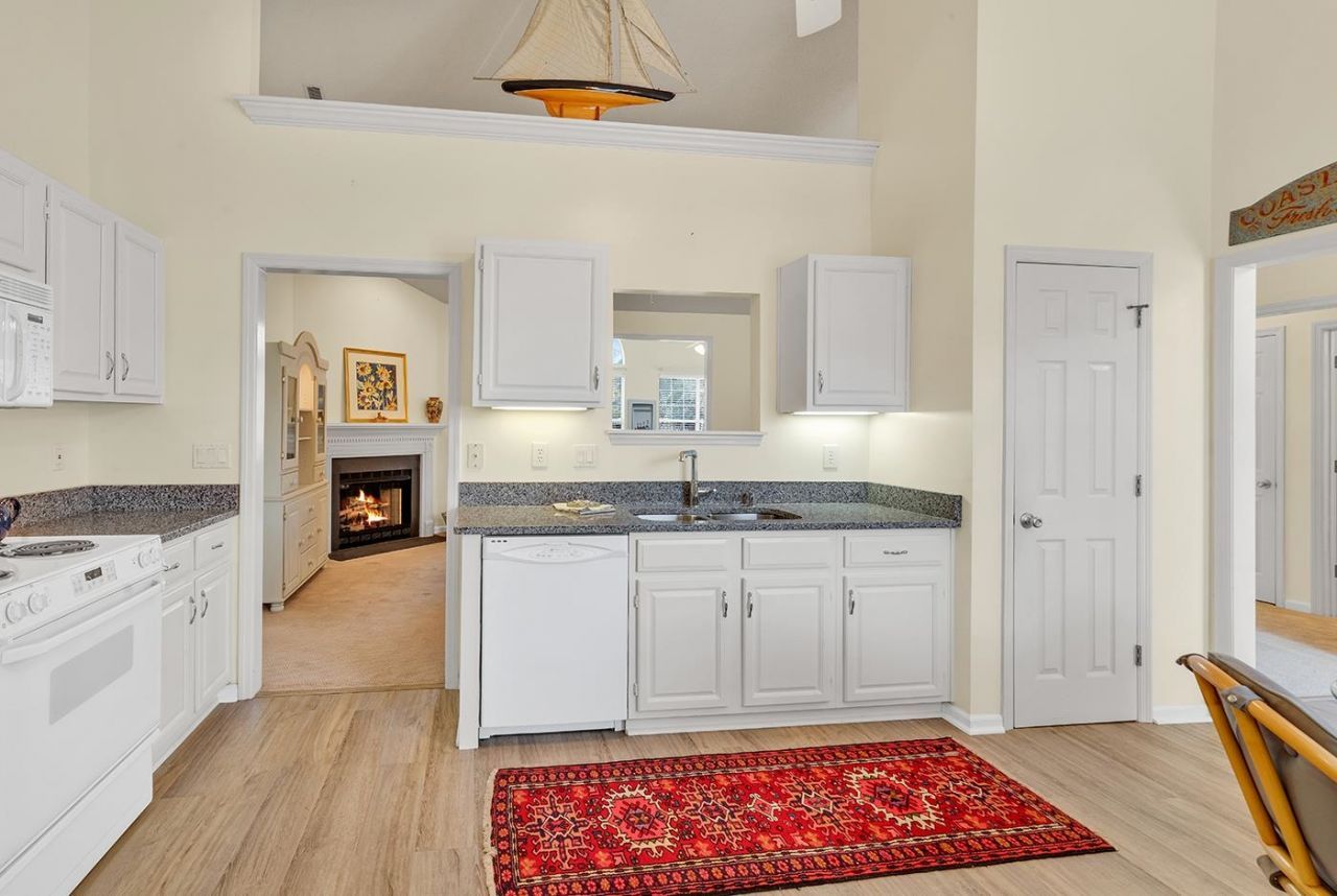 28 Opera Ct. Photo 6