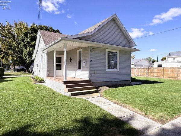 315 N Locust Street, Oak Harbor, OH 43449