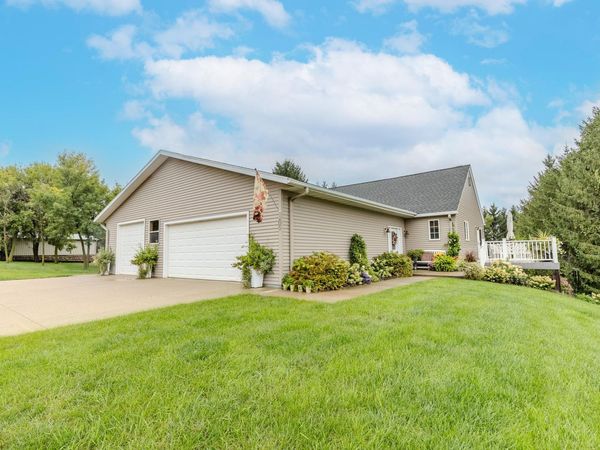 205 W 4th St , Lake Park, IA 51347