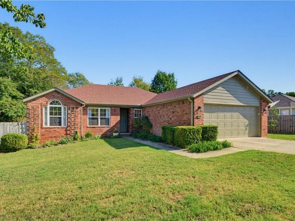 1700 Old Wire Road , Fayetteville, AR 72703